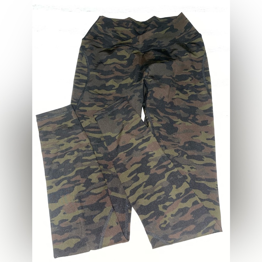 Alphalete cross waist legging Size S camo